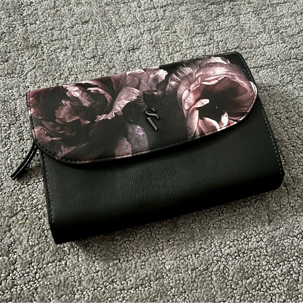 Simply Vera Wang Floral Black 2-in-1 Clutch and Crossbody Phone Wallet Purse - Picture 2 of 10